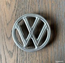 til salg - Volkswagen NOS bug front hood logo mid 1960 - 1963 only, EUR €95 / $105