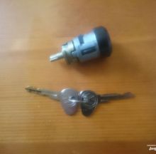 Verkaufe - VW Beetle VW 1303 1600 ignition lock key 1971-1979 113905855B new, EUR 120